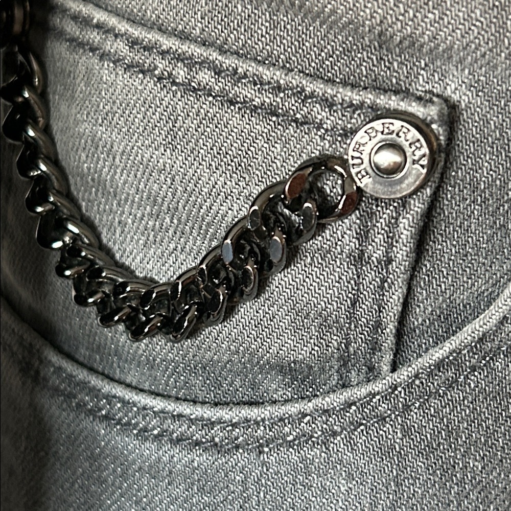 Authentic Burberry London Jeans - Picture 8 of 17